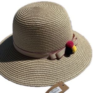 A&O international NWT women’s size medium creamy white circled knitted sun hat